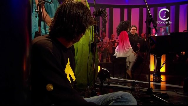 Bjork - Interview with Jools Holland (2007) -HD-