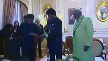 Estas fueron las críticas a Evo Morales por crucifijo que le regaló al Papa