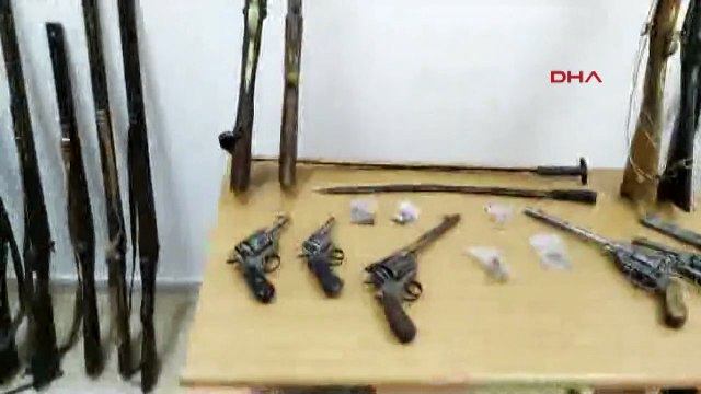 Antika tüfek, tabanca ve kılıç satarken yakalandı!