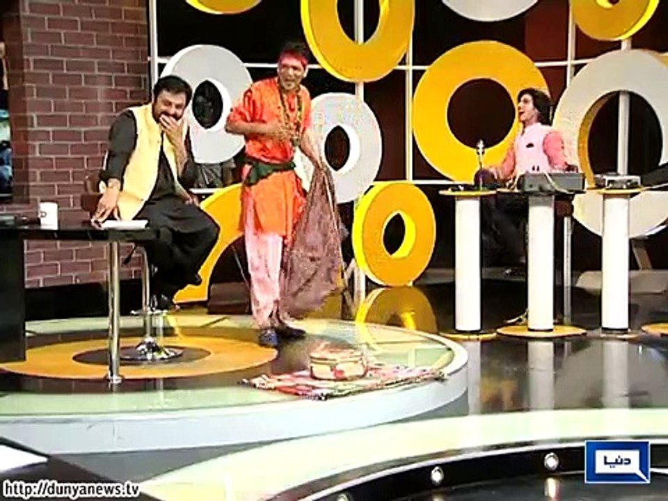 Dunya News 'Tanveer Zamani' not afraid of snakes