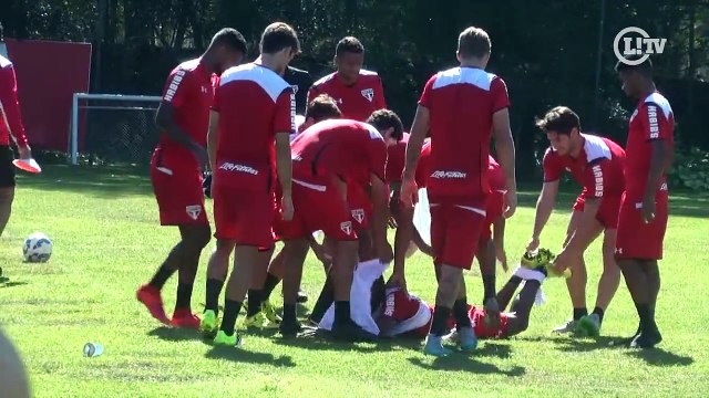 Cafu recebe 'presente' de aniversário no São Paulo