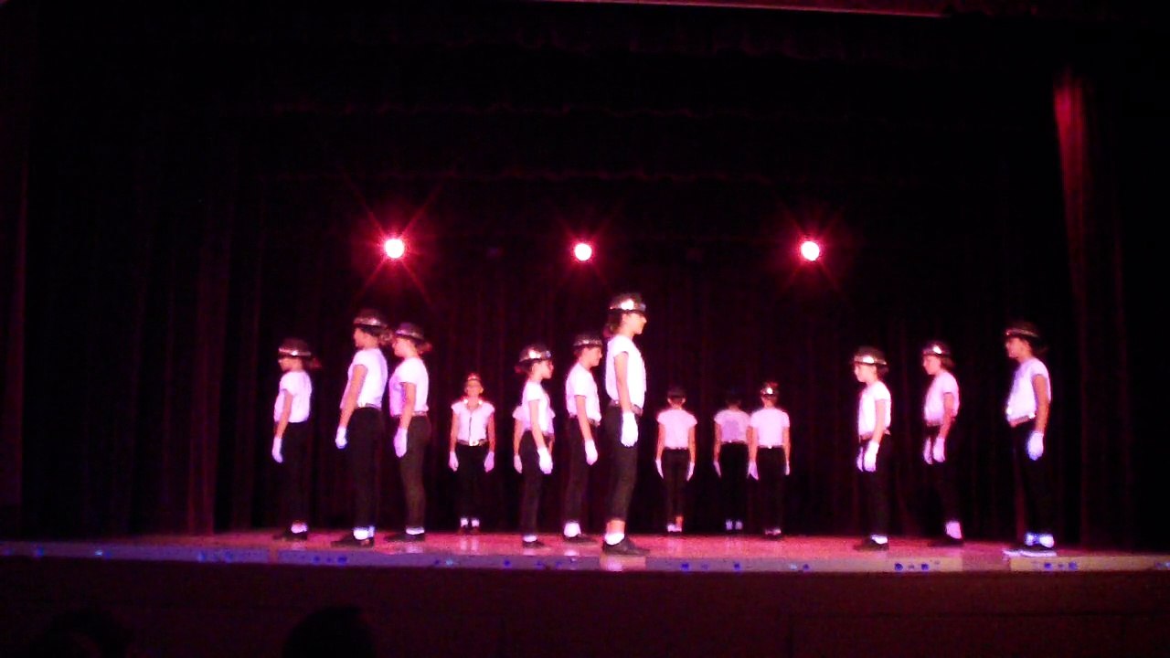 HOLLYWOOD TONIGHT par les 10/11ans gala 2015 Dimanche  MJC de MARIGNY LE CHATEL