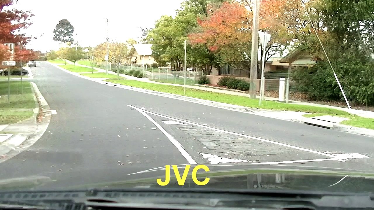 Canon EOS 70D v JVC GC-PX100 (Video)