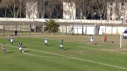 YouTube: este blooper se gana el premio del gol más tonto del año (VIDEO)