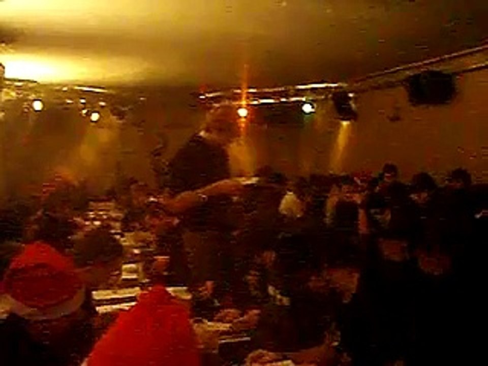 South African guy sings DIE STEM at Belgian cantus