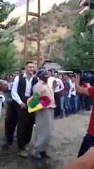 GENÇLERE TAŞ ÇIKARAN AMCALAR