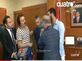 أردا توران المنتقل حديثا لبرشلونة يرفض توقيع تيشرت الليو ميسي
