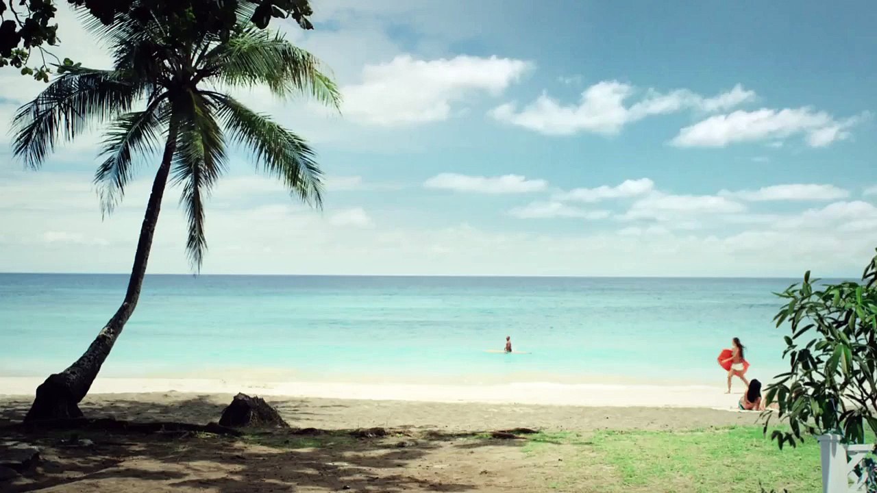 上戸彩、ハワイでウクレレ披露「Visaカード」新TVCM「ウクレレ」編