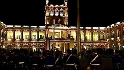 El papa llega al palacio presidencial de Paraguay