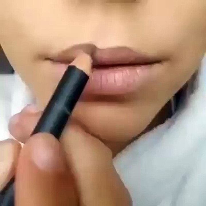 How To ,, Beautiful Color For your Lips !!