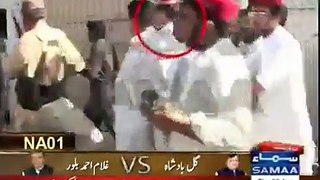 Haroon Bilor beating up PTI activist