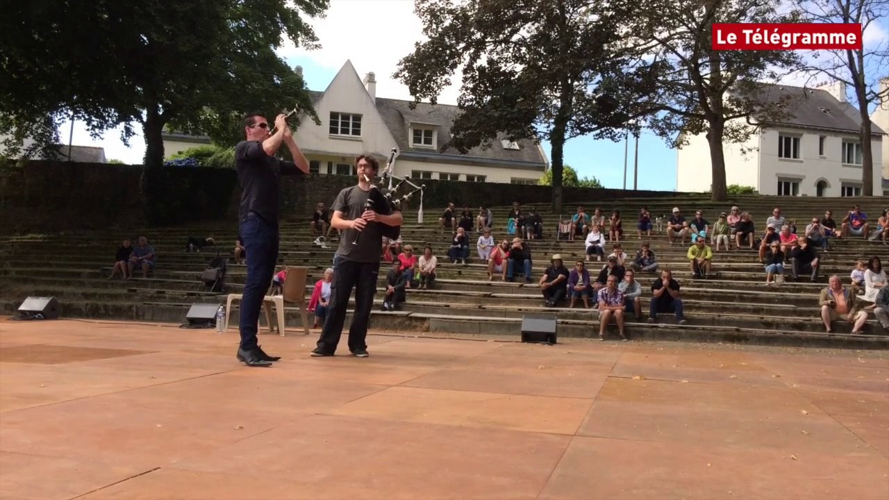 Brodeuses. Ça sonne à Pont-l'Abbé !