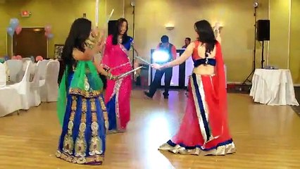 Lahore Girls In Saree wedding dance
