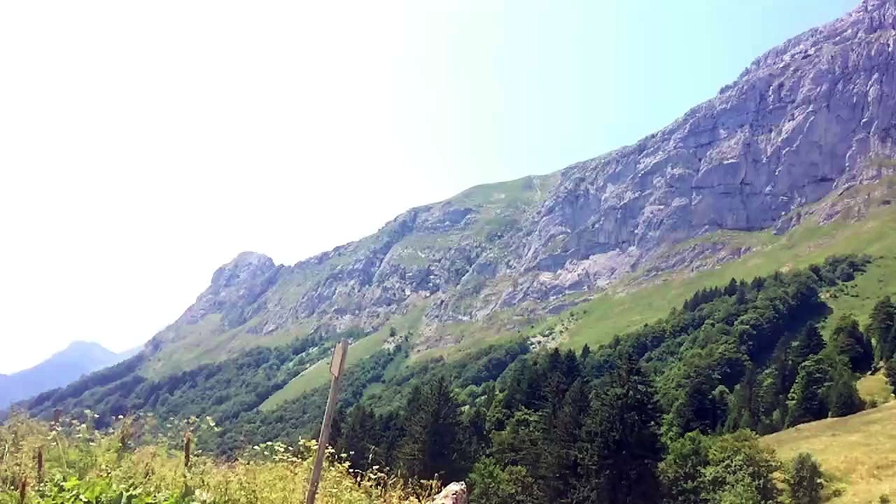 Vue sur le mont trelod depuis le col de cherel