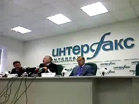 Жириновский - журналисту Голоса Америки : убирайся вон!