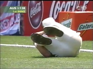 *OUCH!* Simon Jones horiffic knee injury at the Gabba.....2002