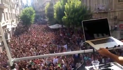 Скачать видео: Fête énorme en pleine rue à Jerusalem - Street party