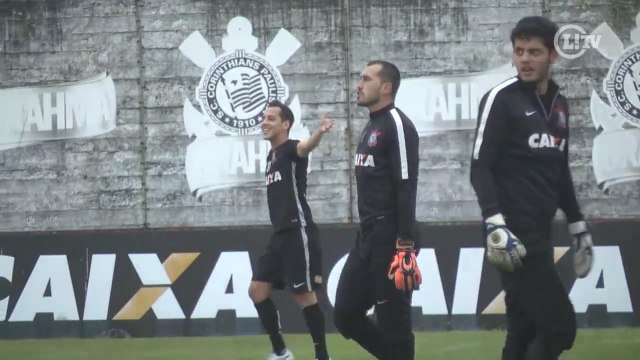 Em treino do Timão, Romero mostra faro de gol e Rodriguinho tira onda com golaço