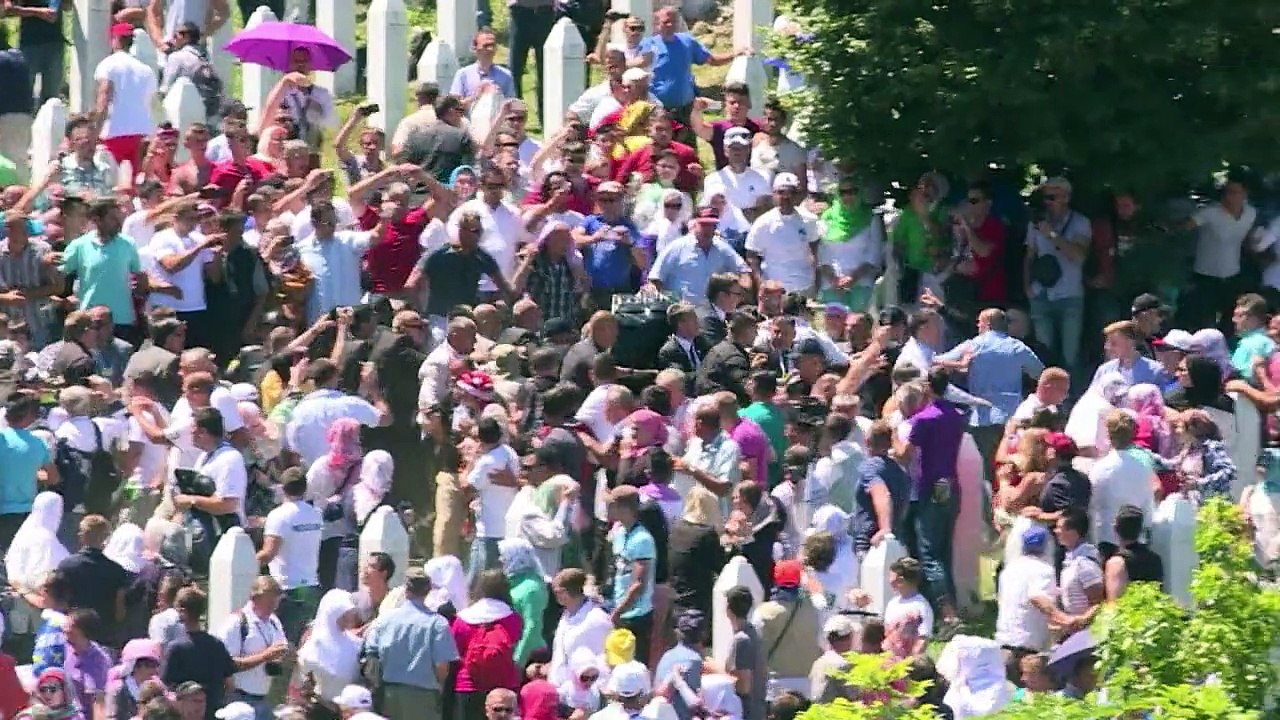 Steinwürfe auf serbiens regierungschef bei srebrenica-gedenken