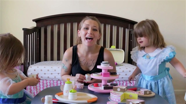 Une famille parodie shut up and dance de Walk the moon