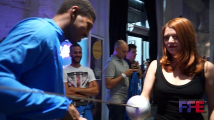 Elodie Frégé initiée à l'épée à Moscou