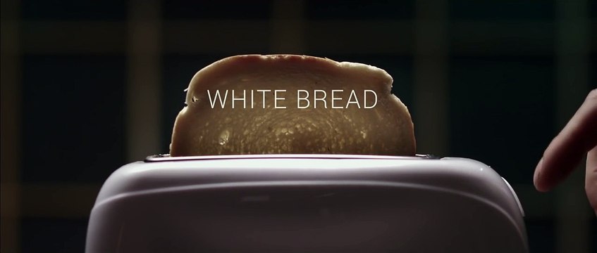 Il fait griller une tartine dans un grille-pain de 700 watts avec la simple force de ses cuisses