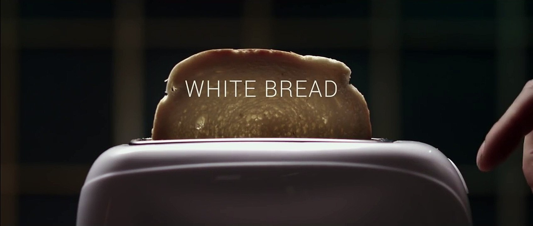 Il fait griller une tartine dans un grille-pain de 700 watts avec la simple force de ses cuisses