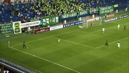 18-year-old Hwang scores top-corner stunner