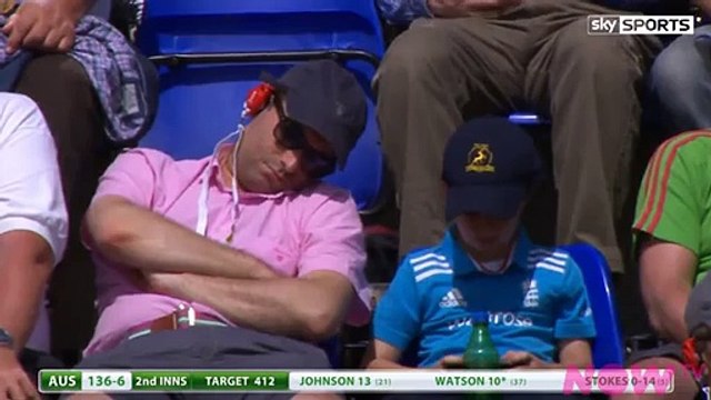 Wake Up! Commentrators tries to wake up a sleepy spectator