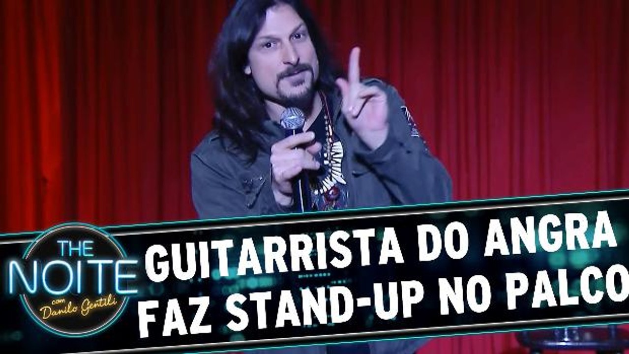Guitarrista do Angra faz stand-up