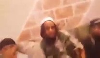 حصري :o : فيديو مسرب يصدم العالم يظهر سوق السبايا وهم النساء المخطوفات عند داعش الكلاب . اسمعوا فاش يحكيو على النساء :o