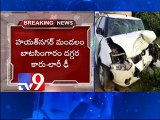 3 die, 5 injured as car hits lorry in RangaReddy