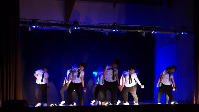 Mickael Jackson/ Major Lazer par l'atelier chorégraphique de la Mjc de Romilly Gala danse ESTISSAC 20-06-15