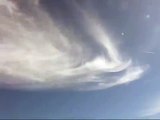 un nuage très très étrange - very very strange cloud