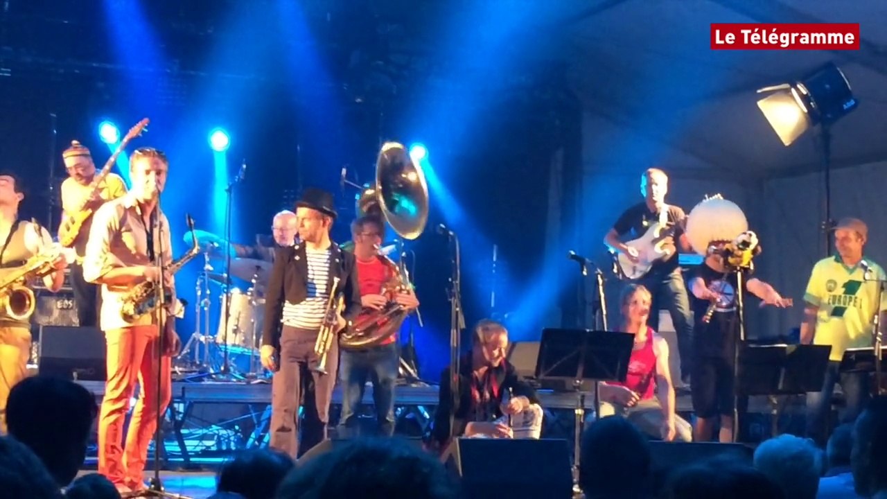Pont-l'Abbé. Vent de folie sur les Brodeuses