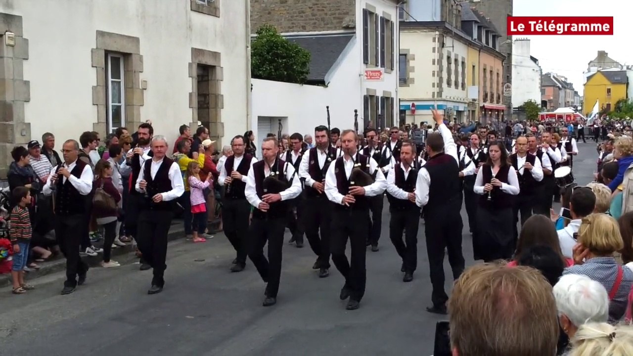 Pont-l'Abbé. Le défilé des Brodeuses anime le centre-ville