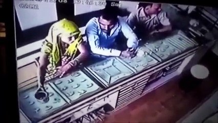 Clever Lady Steals Jewelry