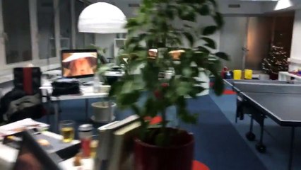 Gandalf qui danse en fond d'écran sur tout les ordi de la boite - WTF????
