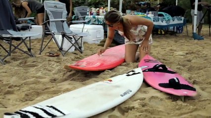Nouvelle tendance chez les surfeuses !