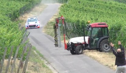 Rallye: quand un tracteur traverse devant Thierry Neuville