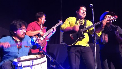 La Bolivie amène le soleil sur les Folklores