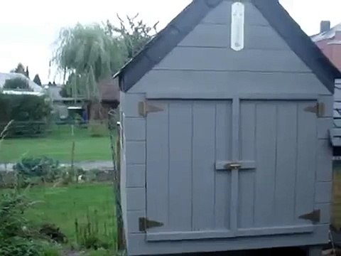 construction de mon poulailler pour des poules qui pondent des oeufs en or...