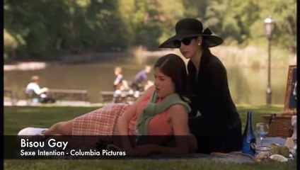 Bisou Lesbien dans Sexe Intention (480p)