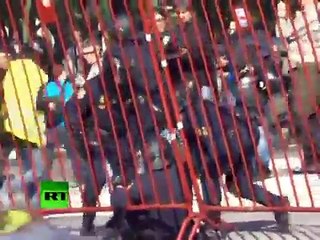 Choques con la Policía en las calles de España, Italia y Grecia durante la huelga general