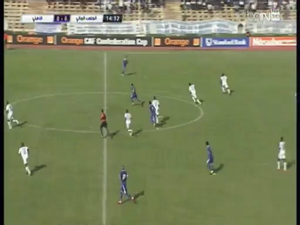 مهارة باسم مع لاعب مالي