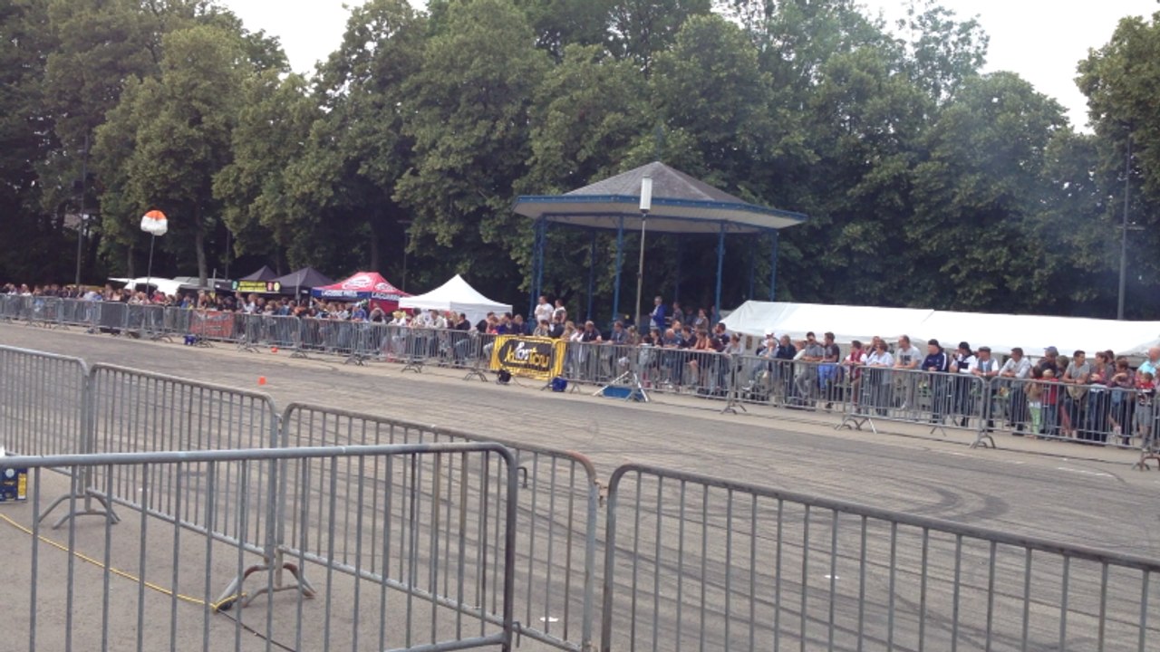 Les pilotes de l'Extreme Show ont offert des baptêmes de drift très extrêmes