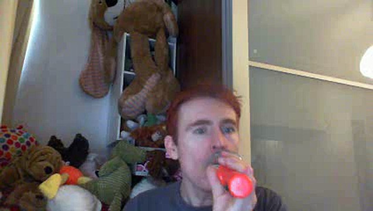 Wiwi égratigne "appelle moi" de Jean Marie Ragald