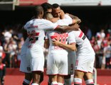 São Paulo vence o Coritiba com show em campo e na arquibancada