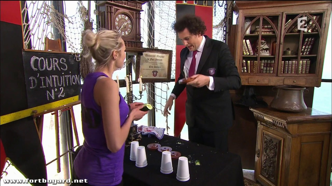 Fort Boyard 2015 : Camille Lou dans la Boyard Academy (Cours de magie) (émission du 11 juillet 2015)