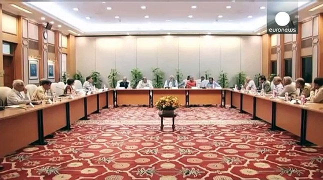 Nepal earthquake: aid offers pour in as death toll climbs by the minute